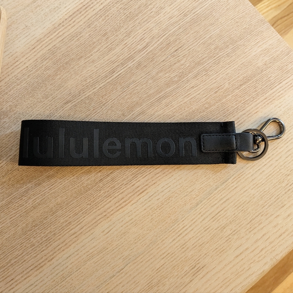 LULULEMON NEVER LOST KEYCHAIN